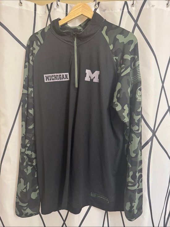 Colosseum Other - Michigan Men’s Black with Olive Camo Sleeves